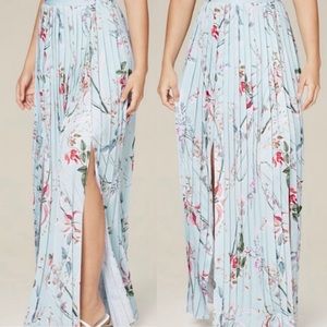 NWT Bebe Blue Floral Printed Pleated Maxi Skirt
